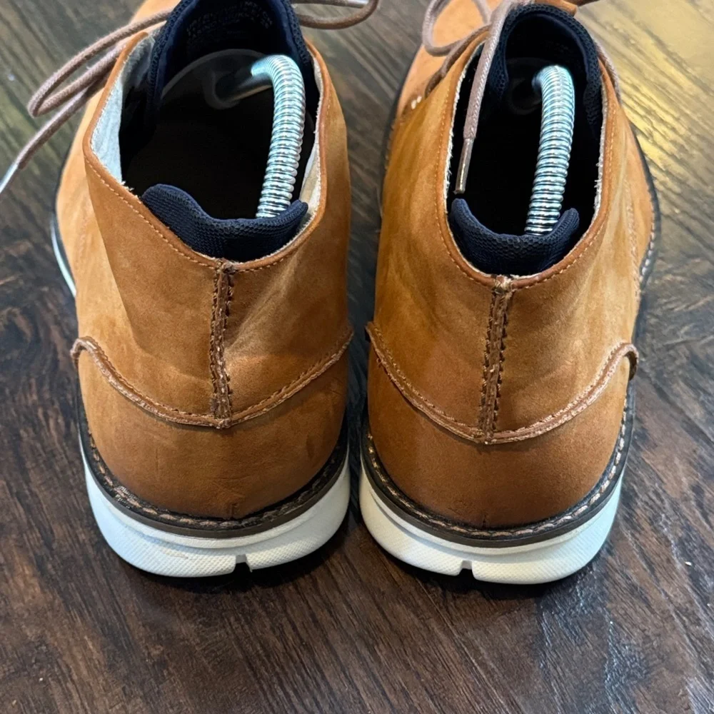 Like New Kenneth Cole Brown Leather Chukka Boots